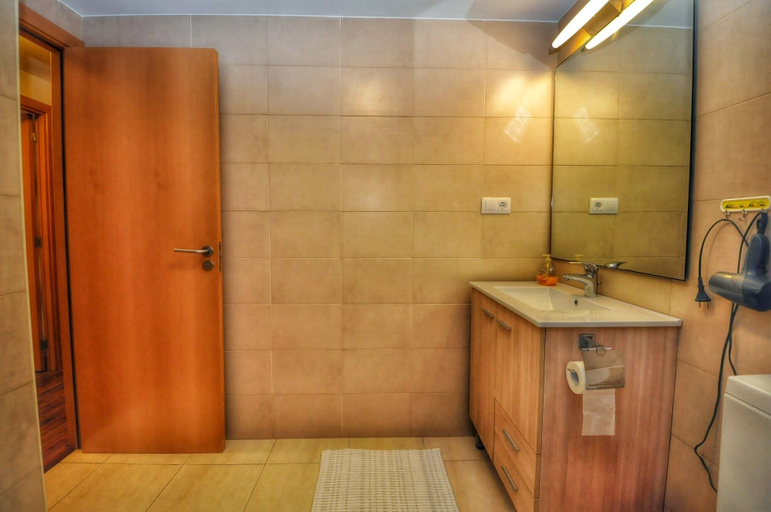 Bathroom 3, Apartment Esmeralda Lloret, Girona