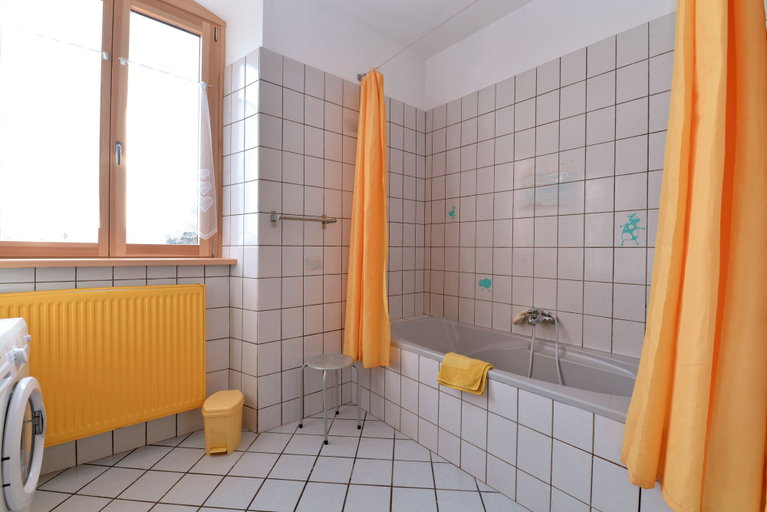 Bathroom 3, S'harzala Jaune, Haut-Rhin