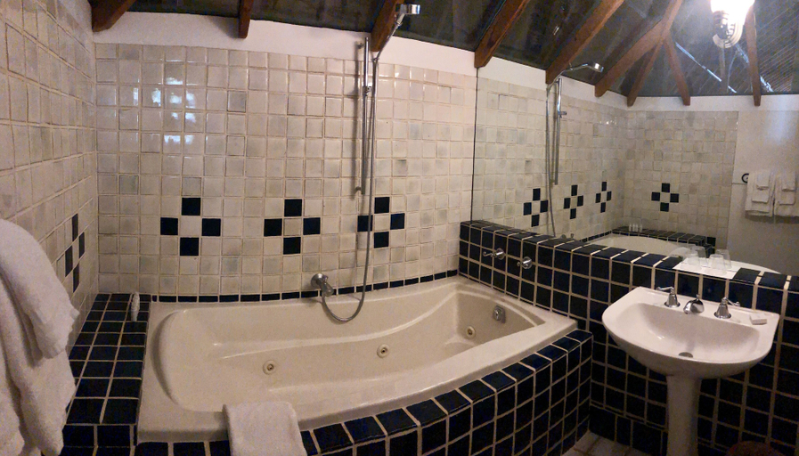 Bathroom 3, Gedney Farm, Berkshire