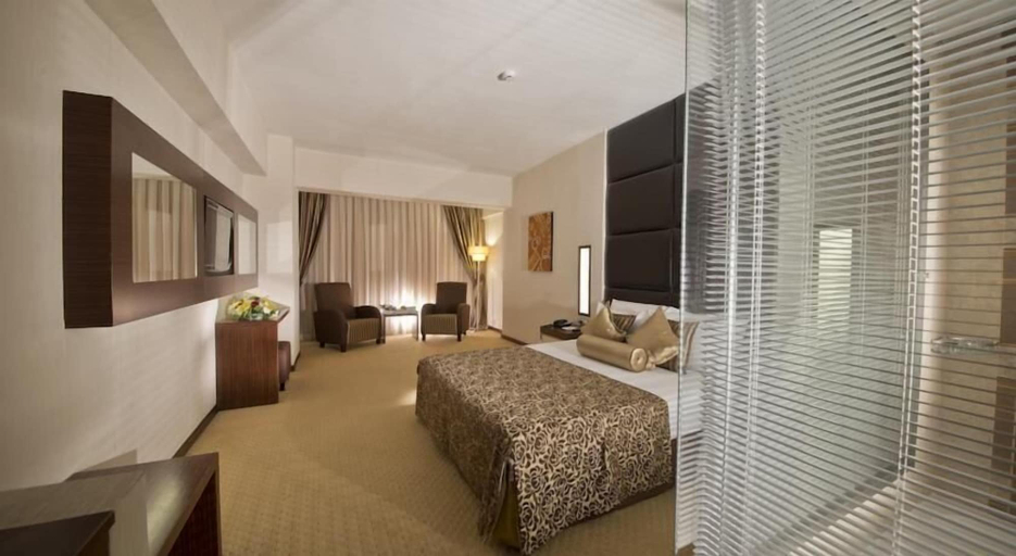 Bedroom 3, North Point Hotel, Merkez