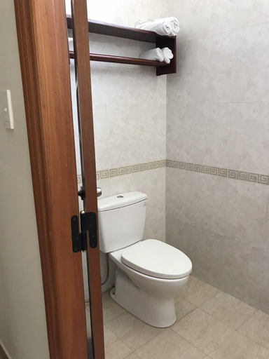 Bathroom, Minh Long Hotel, Da Nang