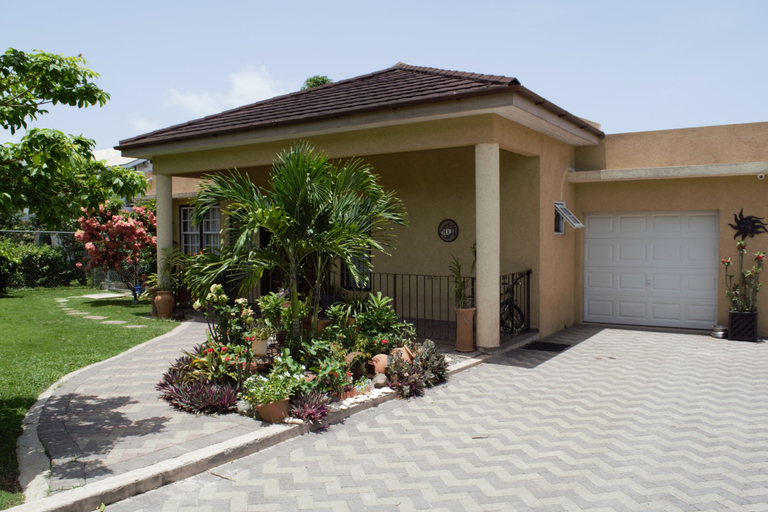 Exterior & Views 1, New Kingston Guest Apt at Evans