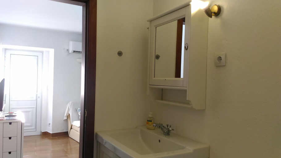 Bathroom 3, Visitar Bioucas II - Casa Tradicional Portuguesa, Abrantes
