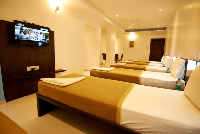 Bedroom 3, Hotel Golden View, Ahmadnagar