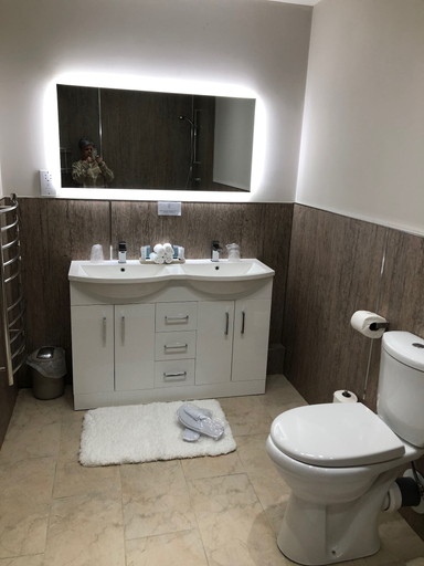Bathroom 4, De Courceys Manor Cottages, Cardiff