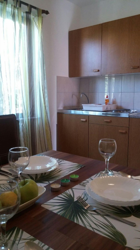 Others 4, Wish Apartment, Pag
