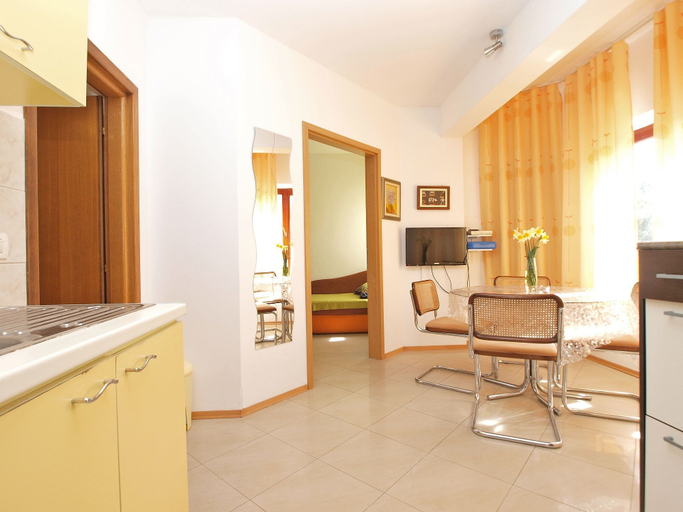 Others 4, Apartment 1303, Pula