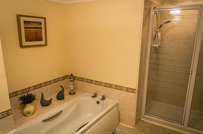 Bathroom 3, Ardencraig HouseApartments, North Ayrshire