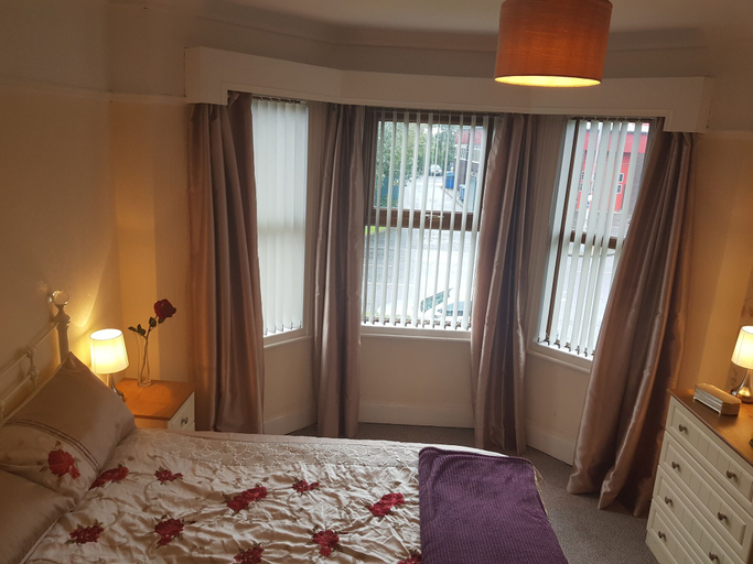 Bedroom 2, Delightful Victorian House, Belfast
