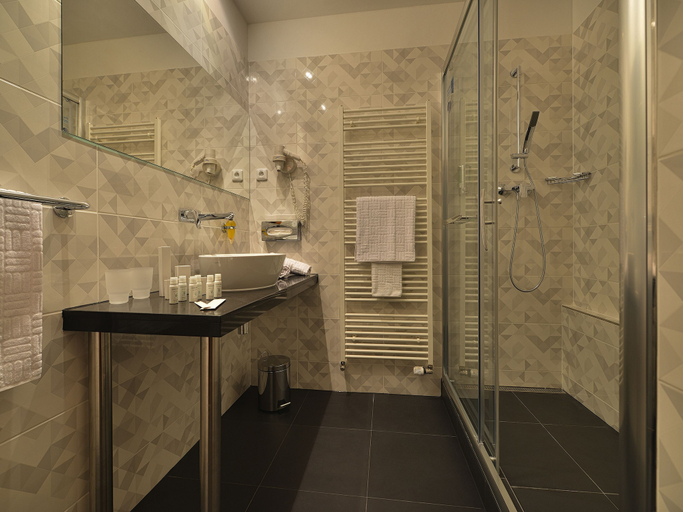 Bathroom 5, Ramada by Wyndham Airport Prague, Praha 6
