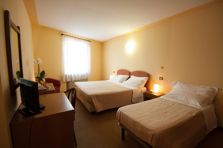 Bedroom 2, Hotel San Marco, Parma