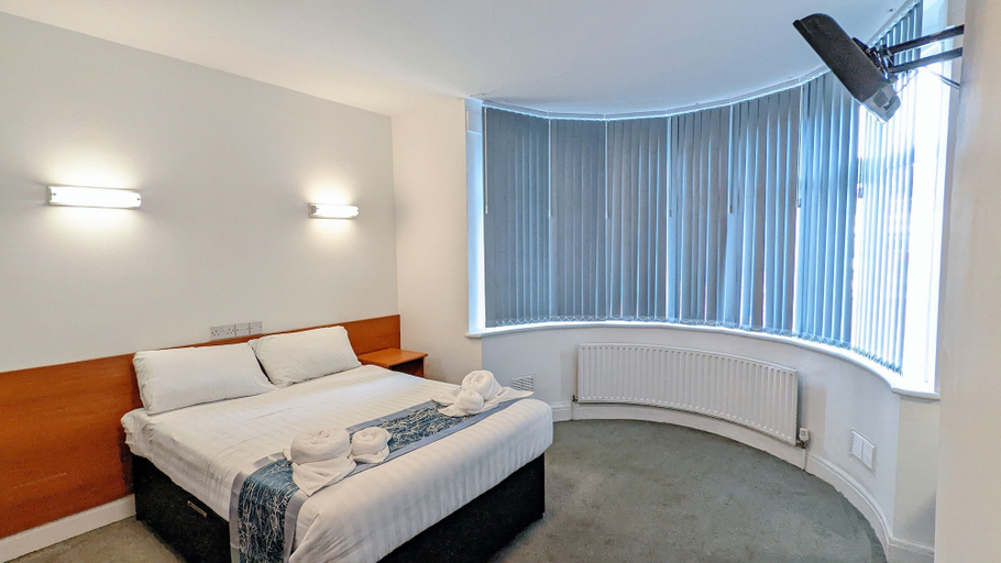 Bedroom 5, SK Heathrow Hotel, London