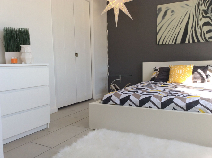 Bedroom 2, Modern Downtown Condo, Riverside