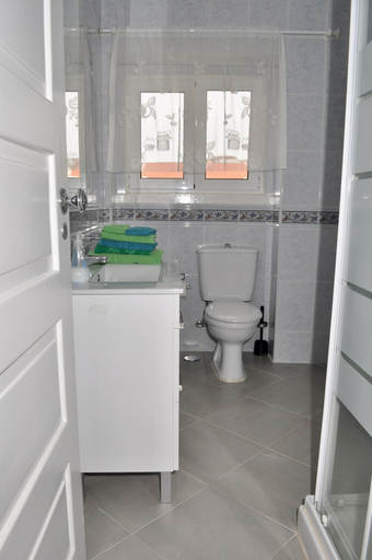Bathroom 3, Mary Apartments, Almada