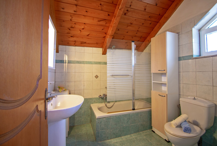 Bathroom 5, Psarou Studios, Ionian Islands