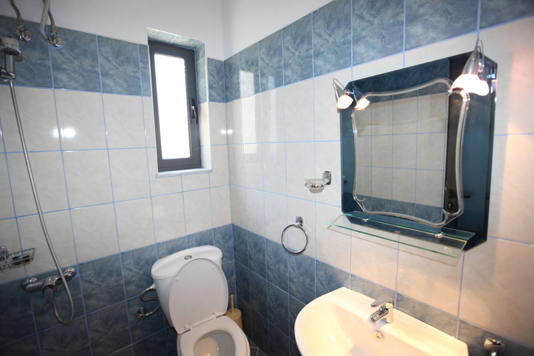 Bathroom 3, Hotel Gryka e Kelcyres, Përmetit