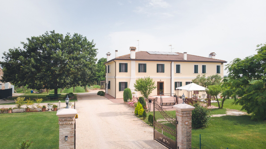 Exterior & Views 2, B&B Corte Burchio, Rovigo