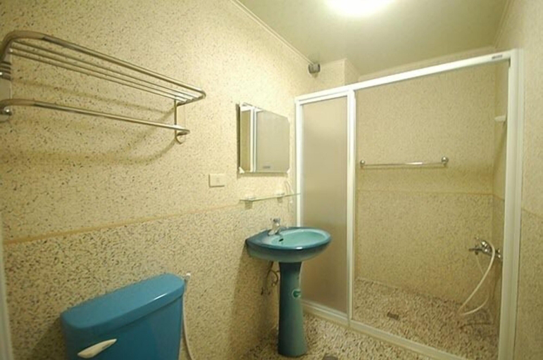 Bathroom 3, Warm House Hostel, Taichung