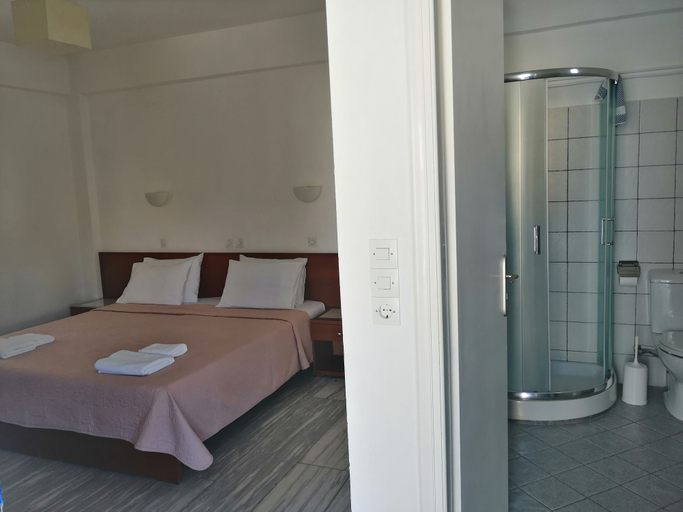 Bedroom 4, 7 Islands, Attica