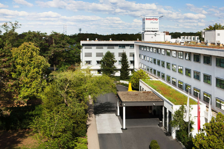 Exterior & Views 16