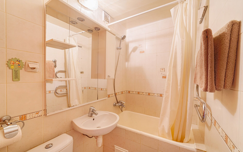 Bathroom, 3 Bedroom Apartment near Deribasovskaya, Odes'ka