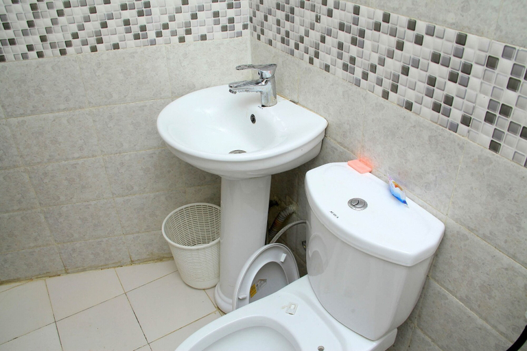 Bathroom 4, Kagnew Pension, Addis Abeba