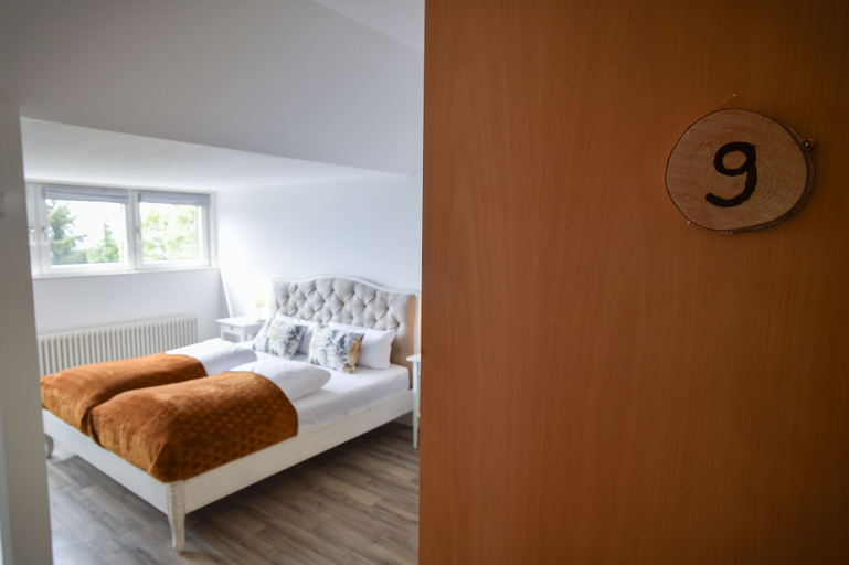 Bedroom 4, Habitat Esslingen, Esslingen