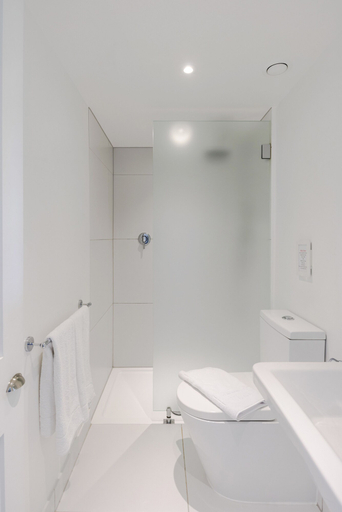 Bathroom 3, 4 Berkeley Sq - YourApartment, Bristol