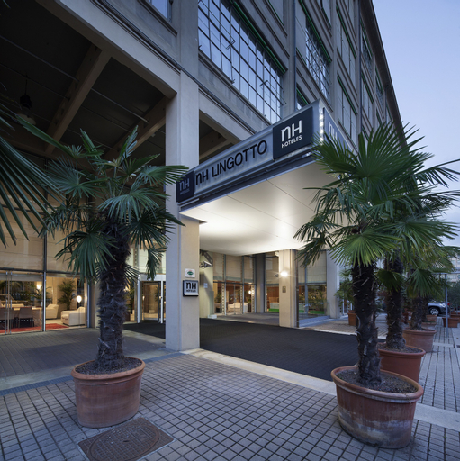 Exterior & Views 17