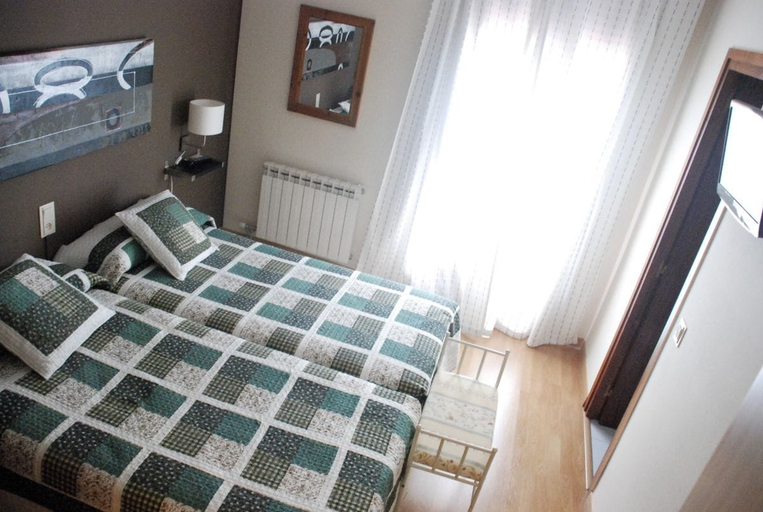 Bedroom 5, Hostal Delgado, Huesca