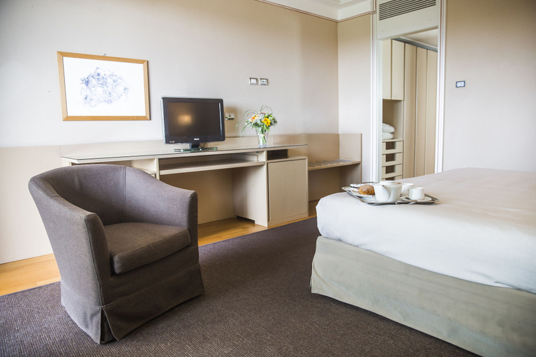 Bedroom 3, Hotel Acquaviva del Garda, Brescia