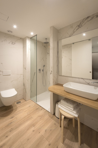 Bathroom 5, Hotel SempreFisterra, A Coruña