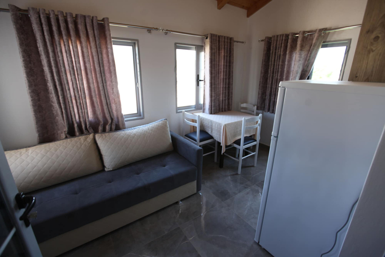 Others 5, Vila Anhel, Sarandës