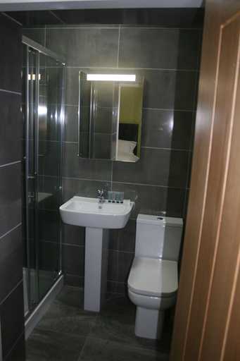 Bathroom 5, Spring Bank ApartHotel, Lancashire