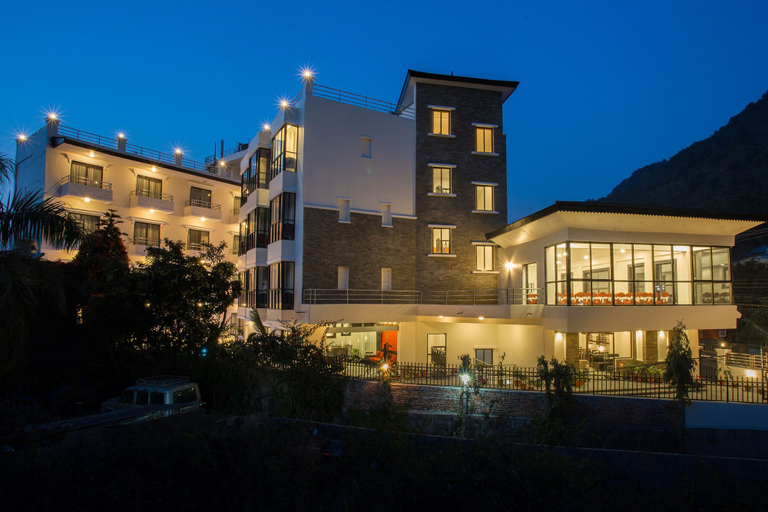 Exterior & Views