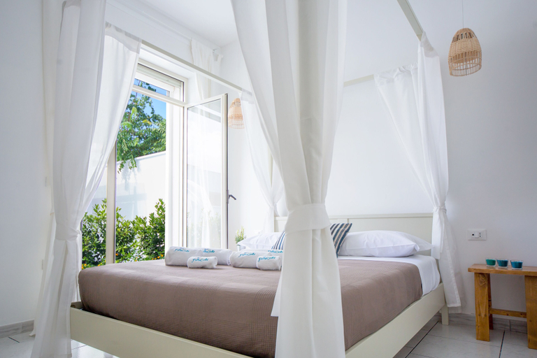 Bedroom 4, Petra Solis, Taranto