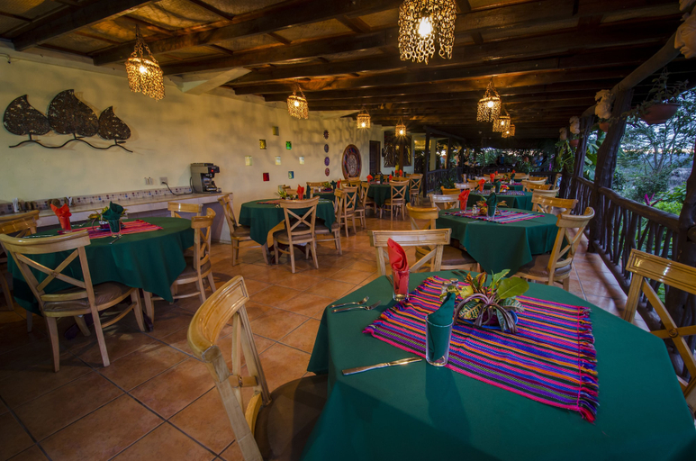 Food & Drinks 5, Cahal Pech Village Resort