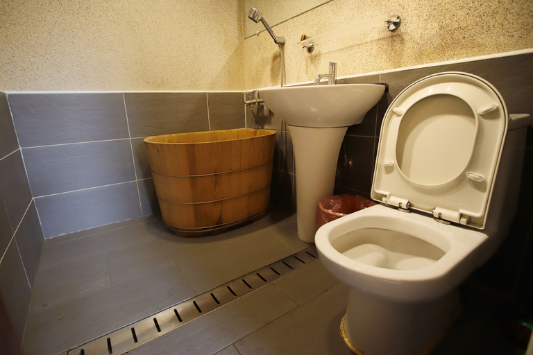 Bathroom 4, Fenchihu Hotel, Chiayi County