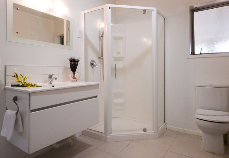 Bathroom 3, Makayla Palms, Rorotonga