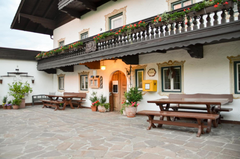 Exterior & Views 2, Hotel Restaurant Alpenhof, Traunstein