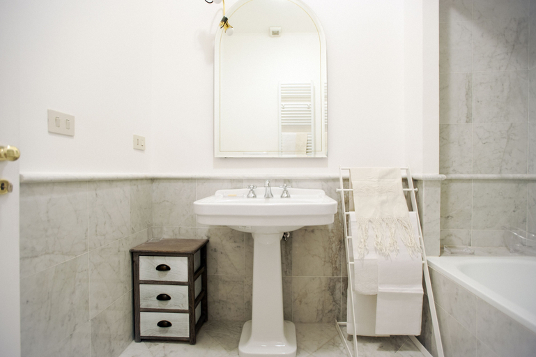 Bathroom 4, S. Andrea - WR Apartments, Roma