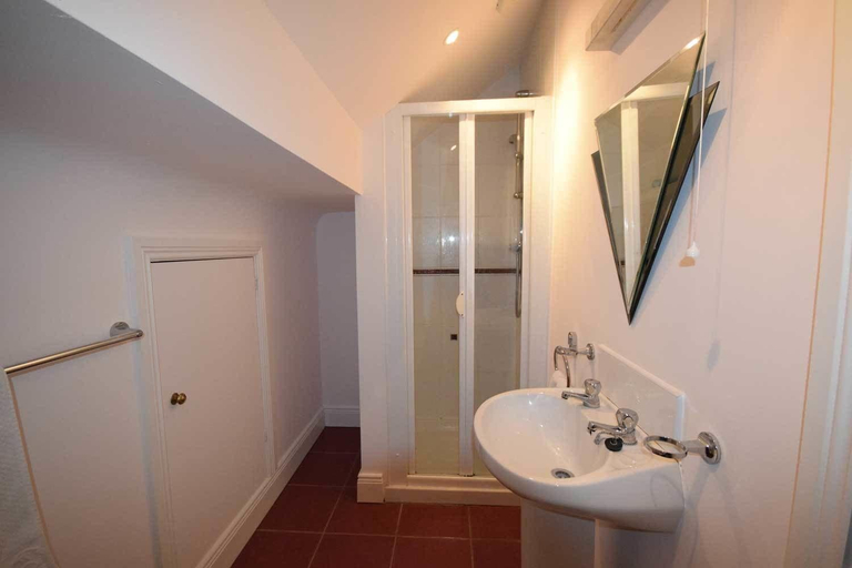 Bathroom 4, Inishclare Cottages, Fermanagh and Omagh