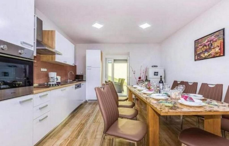 Others 5, House Beba, Vinodolska