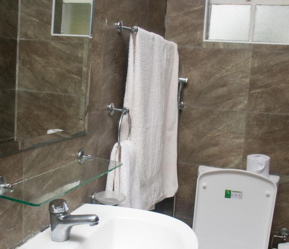 Bathroom, Brownie's Guest House, Gilgil