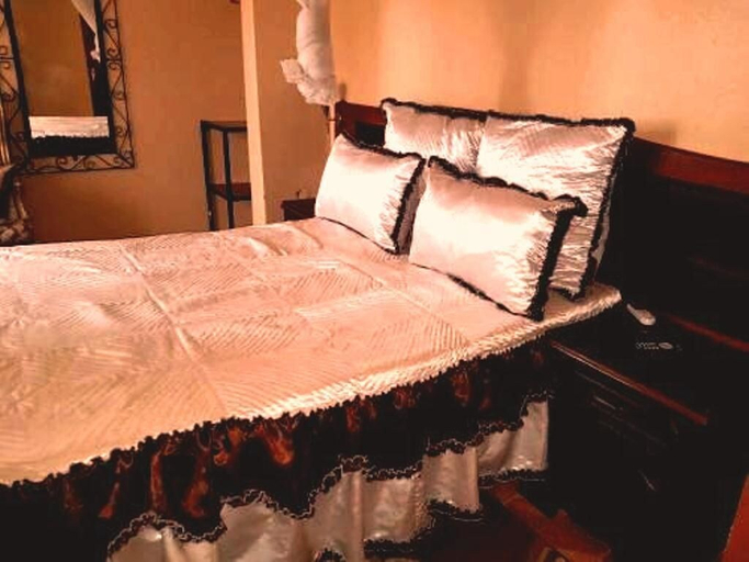 Bedroom 2, Zuus Lodge & Tours, Kalomo
