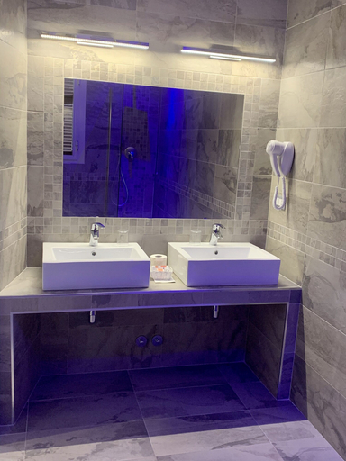 Bathroom 4, Hotel Patria, Rome