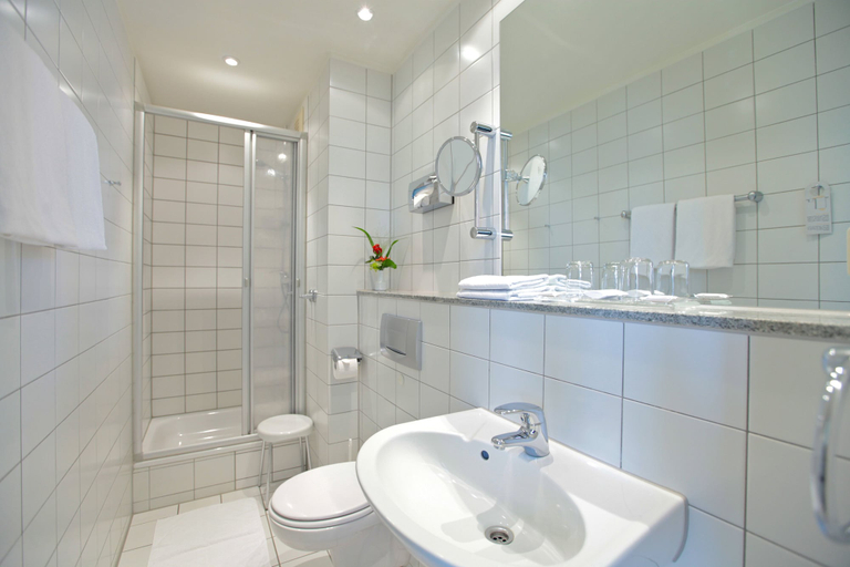 Bathroom 4, Hotel Viktoria, Köln