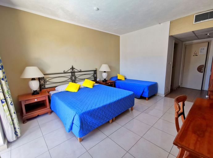 Bedroom 4, Topaz Hotel, Saint Paul's Bay