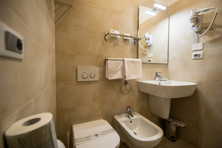 Bathroom 5, Perlage Florence, Florence