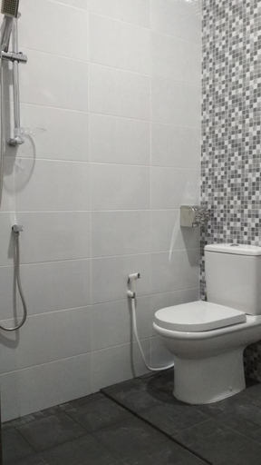 Bathroom 3, SleepRest - Plamo Garden, Batam